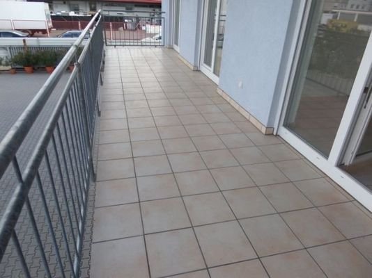 Zwei riesen Balkone