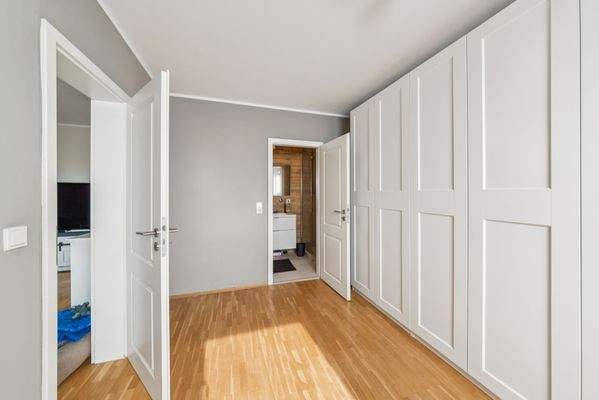 Büro/Kinderzimmer mit Bad 2