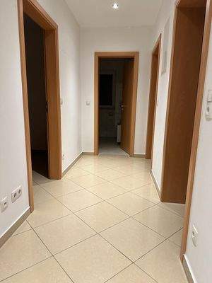 Traumhafte, frisch renovierte Wohnung mit Balkon und eigenem Stellplatz in bester Lage.