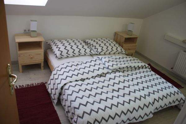 Schlafzimmer mit Doppelbett