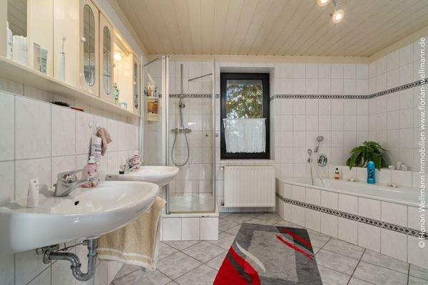 Tageslichtbad (12,93m²) mit  ...