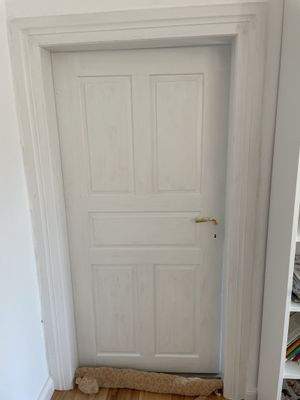 hochwertige neue Türen (teilweise) 