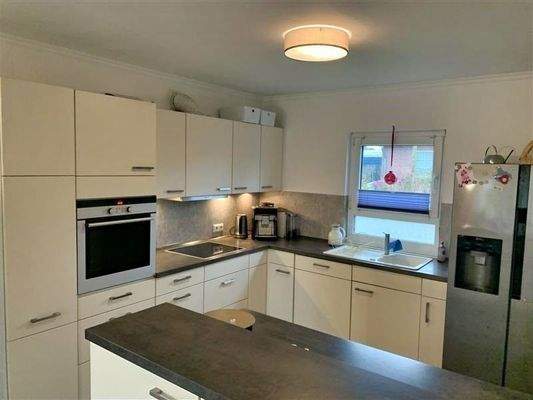 geräumige moderne Küche