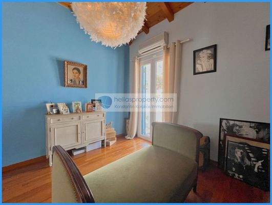 14992b2f39414c9f89af25bfd551d65f-original