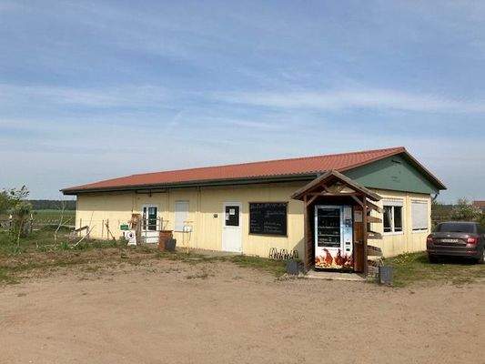 Sozial- und Verkaufsgebäude