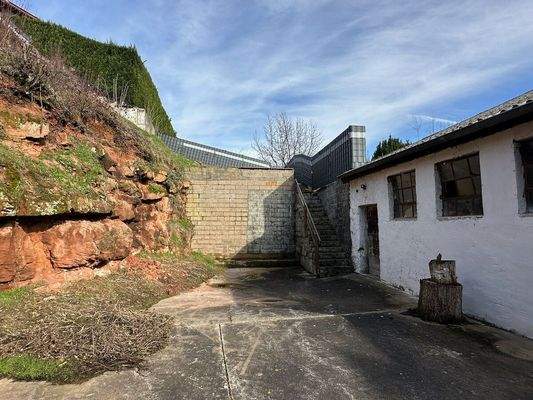 Objektansicht |&nbsp;Hof |&nbsp;Blick Aufgang Grünfläche