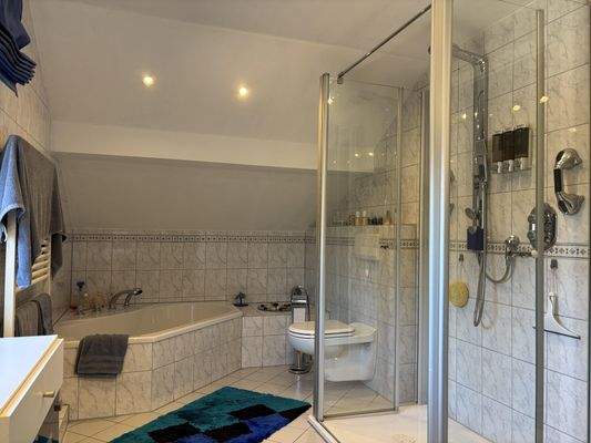 Badezimmer im Dachgeschoss