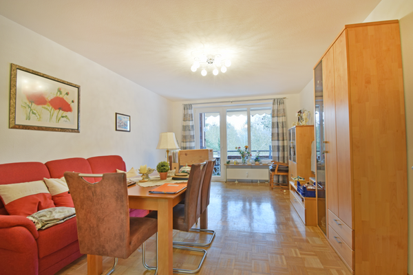 Geräumiges Wohnzimmer