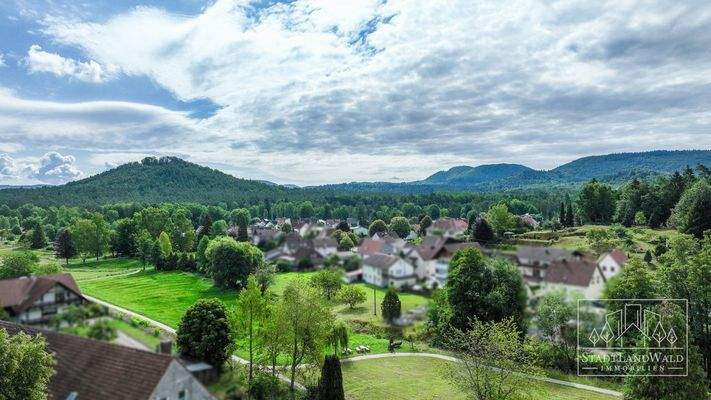 Blick in die Talaue mit Barfußpfad in Ludwigswinkel