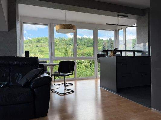 Glaserker und Einbauküche