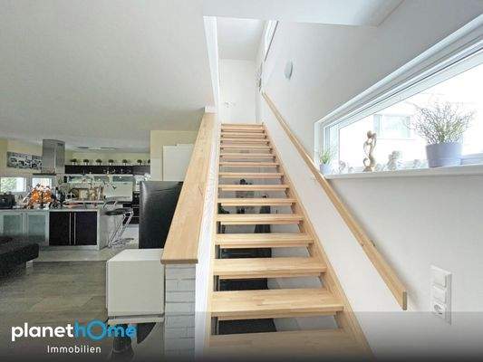 Stiegenaufgang zum OG