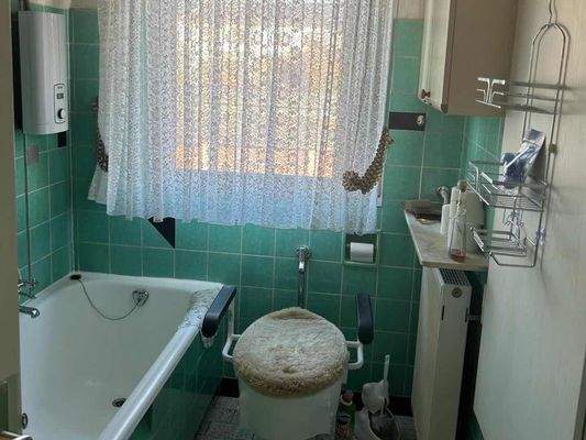 Badezimmer mit Wanne