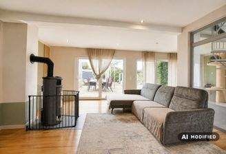 Wohnzimmer mit Terrasse und Garten