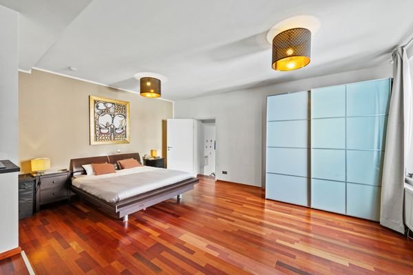 Schlafzimmer mit direktem Zugang zum Duschbad 