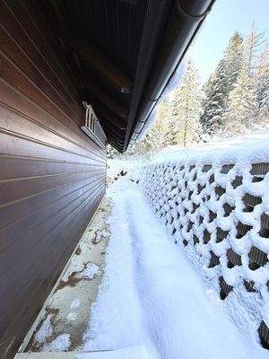 Nordansicht mit Hangabsicherung