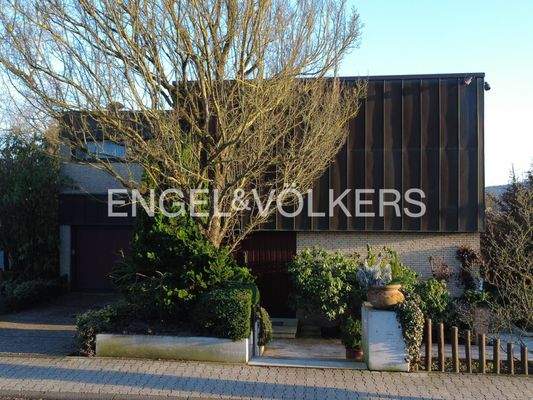 Hausansicht von der Straße aus