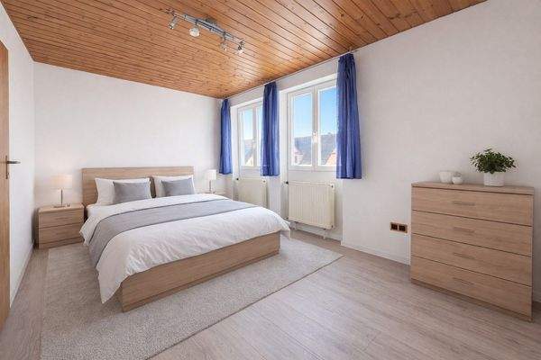 Zimmer 1.OG (mit KI bearbeitet und möbliert)