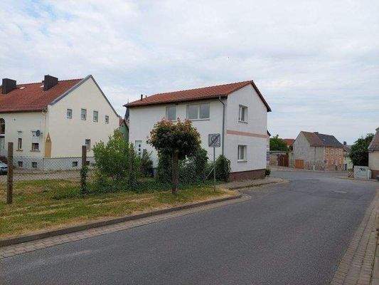 Giebel-/Hinteransicht EFH/ZFH, straßenseitig