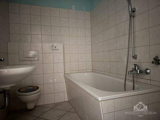 Badezimmer mit Wanne