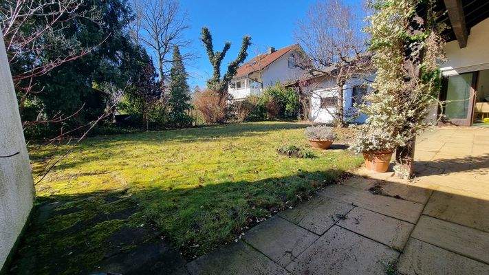 Terrasse mit Garten 2.jpg