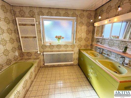  Das große Badezimmer im Erdgeschoss