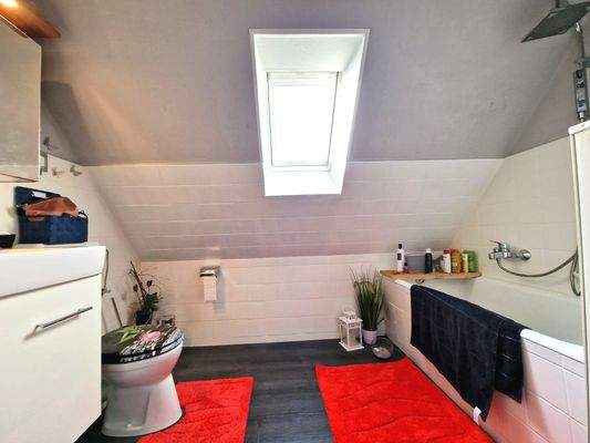 Dachgeschoss: Badezimmer