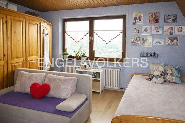 Schlafzimmer in der Wohnung im Dachgeschoss