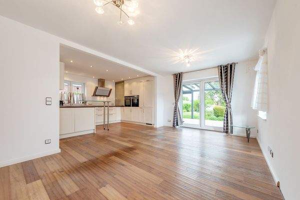 Großzügiges Wohnzimmer ...