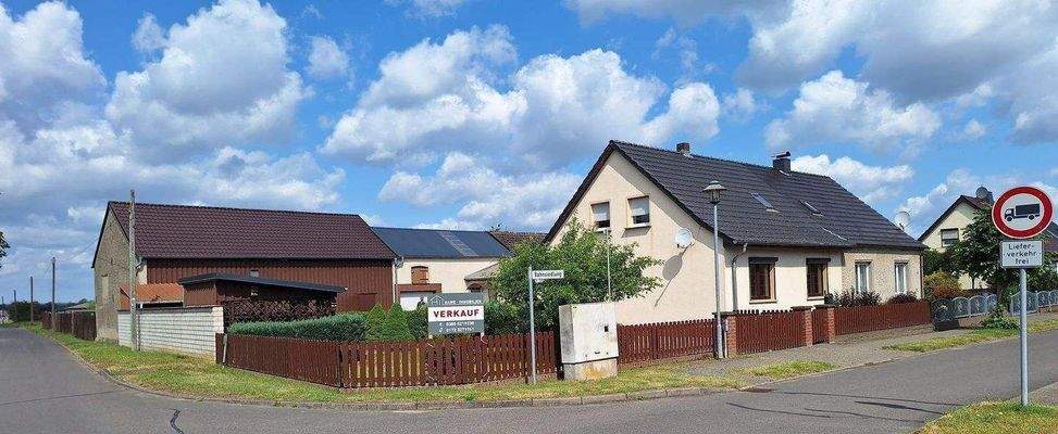 straßenseitige Ansicht 102737.jpg