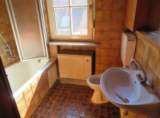 19-Dachgeschoss-altes Bad.JPG