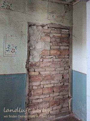 Zugemauerter Durchgang zur Nachbarhälfte.jpg
