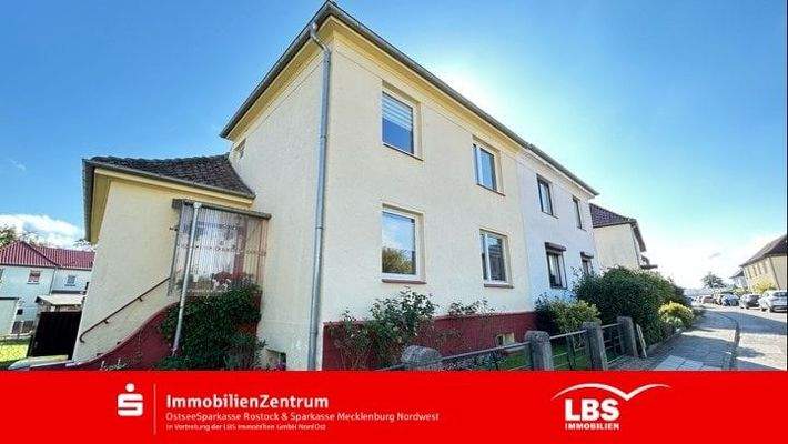 strassenseitige Gebäudeansicht