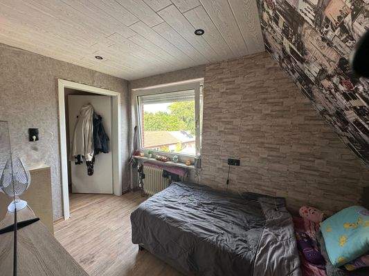 Schlafzimmer OG 1.jpg