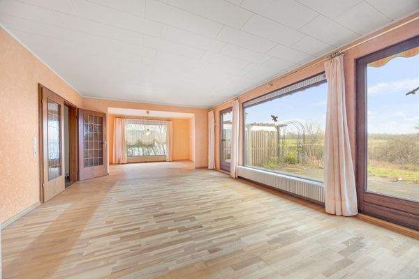 lichtdurchfluteter Wohn- & Essbereich