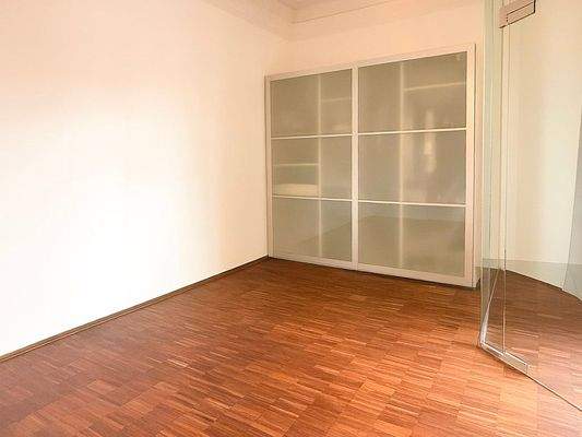 großes Schlafzimmer 