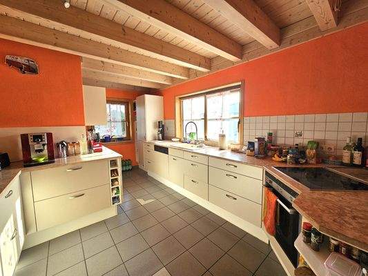 großzügige Küche Eg.jpg