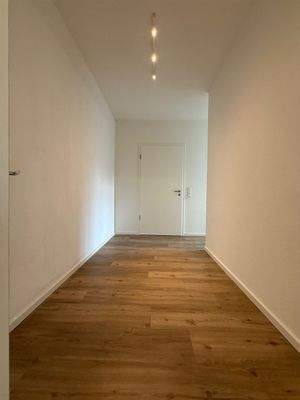 Zwischenflur zum Schlafzimmer u. Duschbad (2)