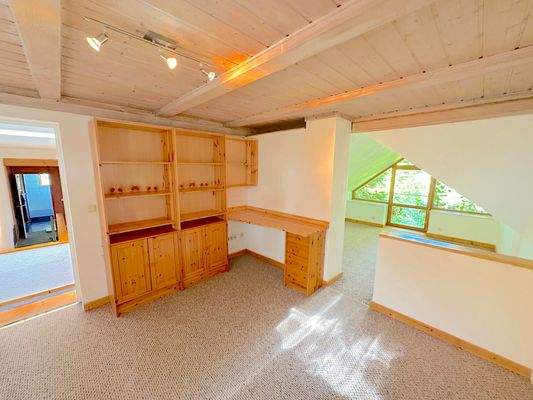 Büro und Galerie OG.JPG