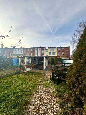 Rückansicht + Blick auf überdachte Terrasse