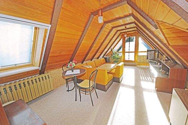 großes Zimmer im DG