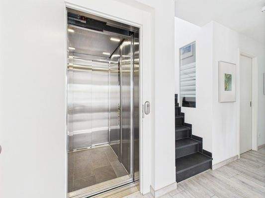 Penthouse-Lift / Eingang