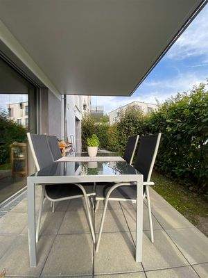 Die halbüberdachte Terrasse