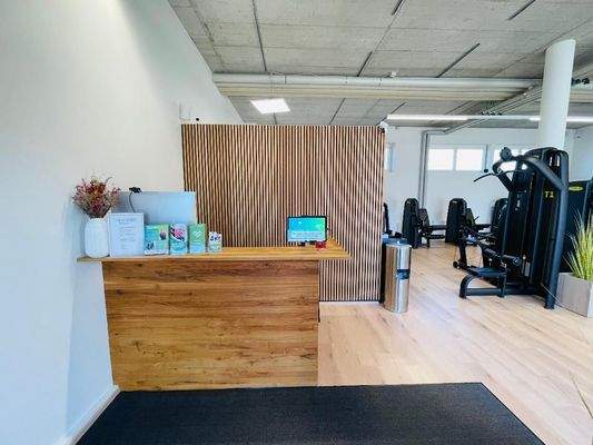 Empfangsbereich Fitneßstudio.jpg