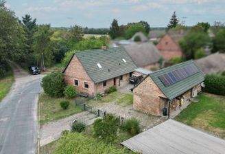 Außenansicht Wohnhaus + Nebengelass