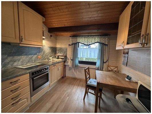 Küche mit Essbereich