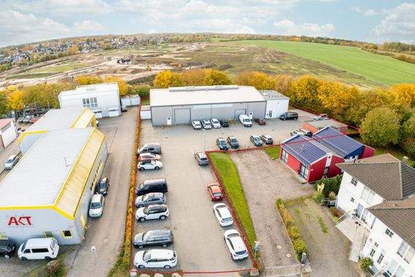 Drohnenfoto 2 - Gesamtobjekt m. Parkplätzen