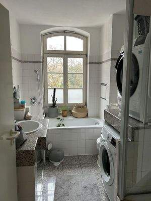 TL-Bad mit Wanne und WM-Anschluss, 2.OG