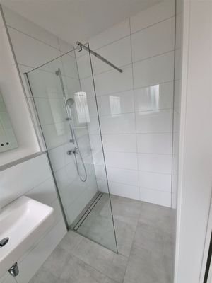 Dusche im Gäste WC