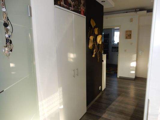 Geräumiger Dielenbereich