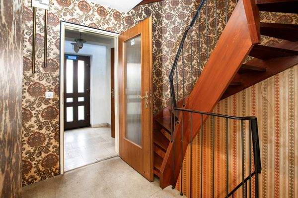 TREPPENHAUS EINGANGSBEREICH